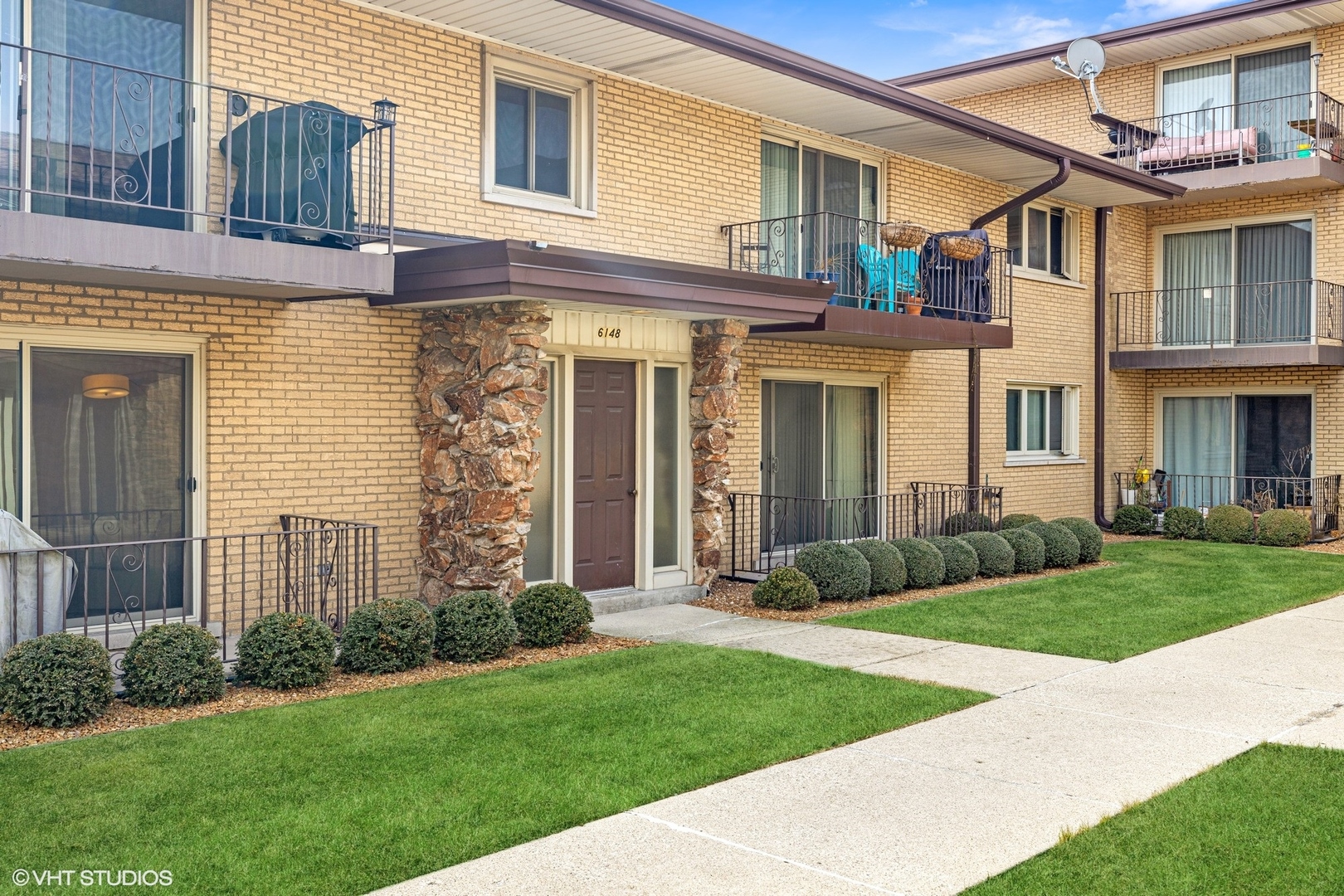 6148 Kensington Avenue, Unit 1 Countryside, IL 60525 - Photo 2 of 10