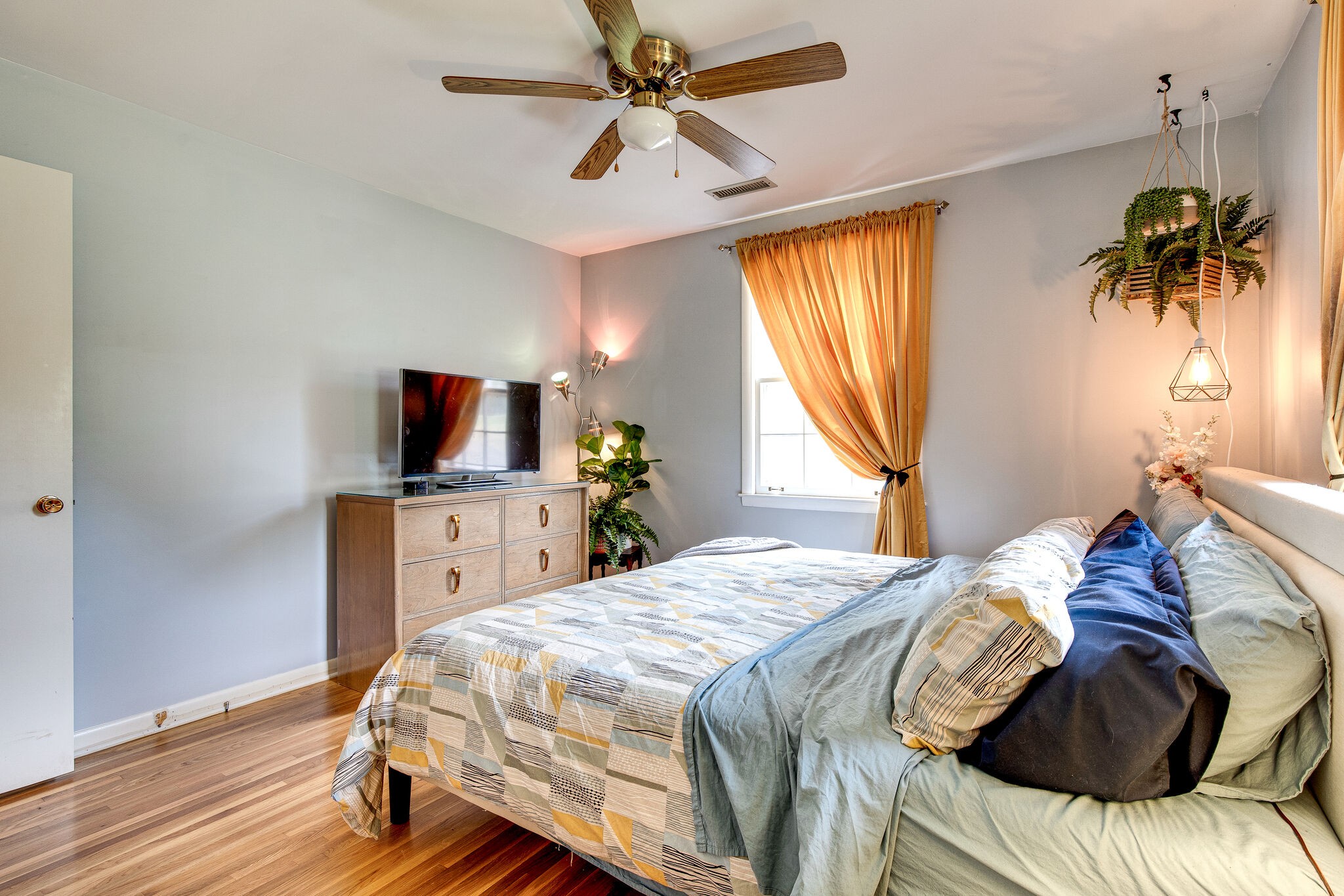 705 Vanoke Drive Madison, TN 37115 - Photo 20 of 44 a bedroom with a bed and a flat tv screen on dresser