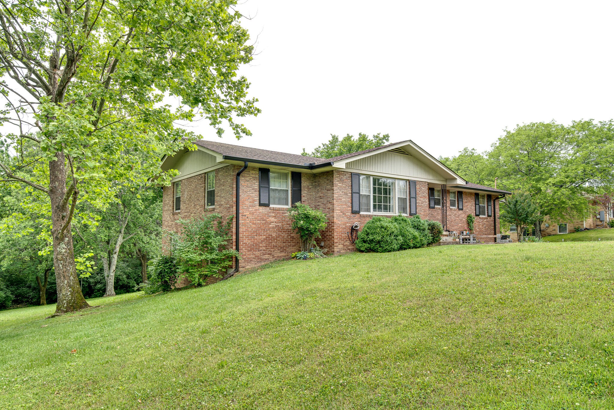 705 Vanoke Drive Madison, TN 37115 - Photo 2 of 44 a front view of a house with a garden