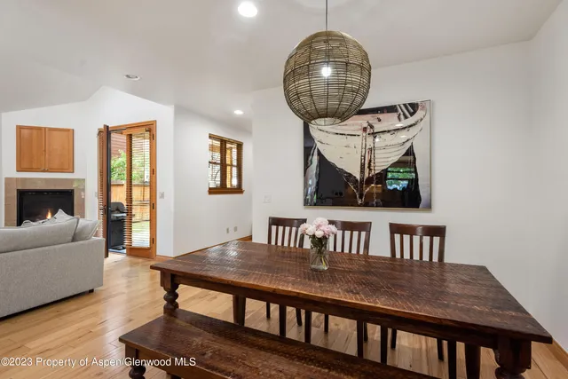 a view of a livingroom and dining room