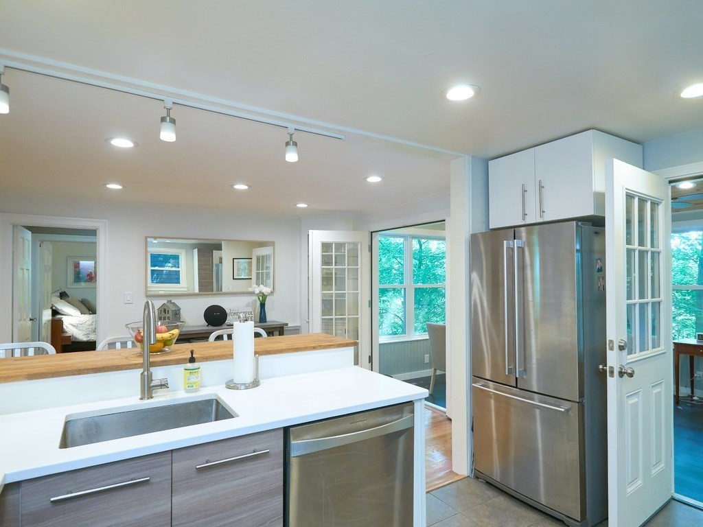 84 Roundwood Road Newton, MA 02464 - Photo 8 of 31