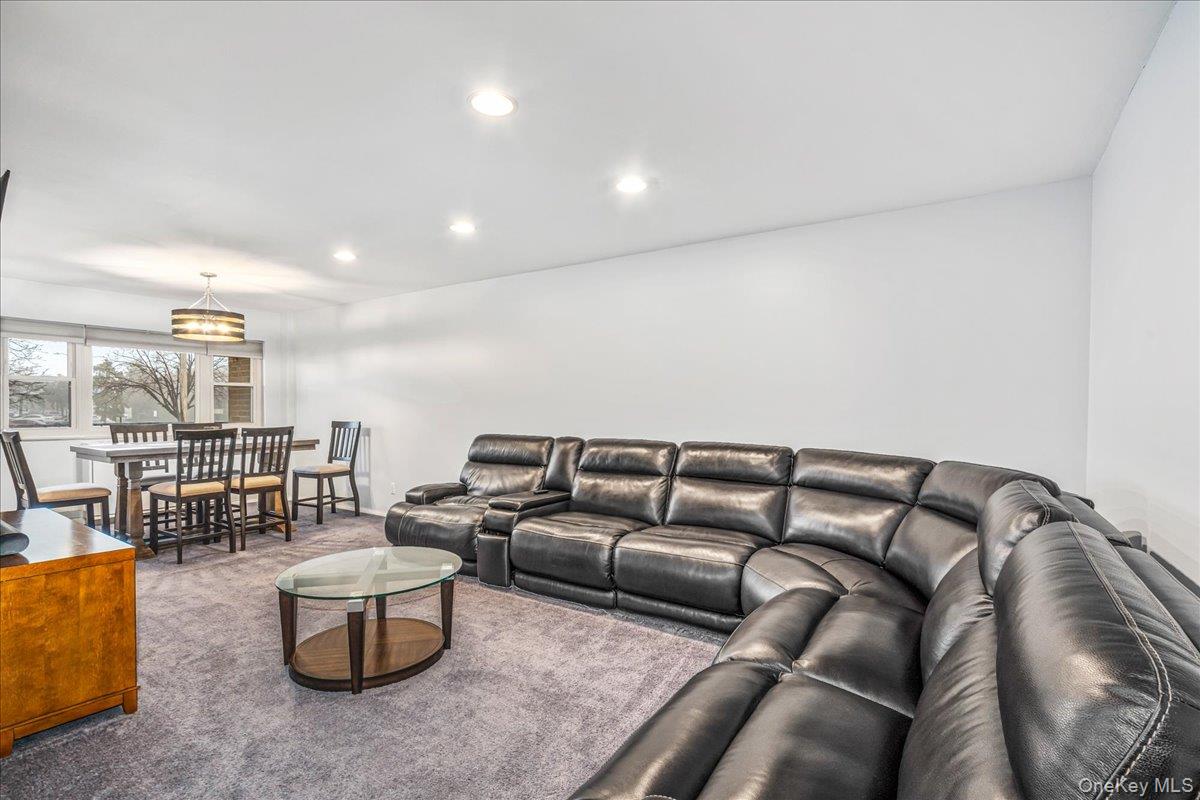 10 Lenox Road, Unit 2F Rockville Centre, NY 11570 - Photo 4 of 21 a living room with furniture