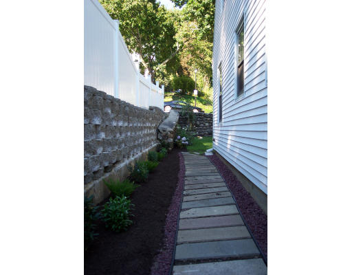 17 Rob Roy Road Worcester, MA 01602 - Photo 3 of 13
