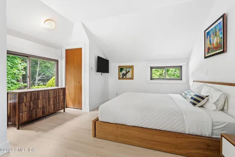 $3,200,000 | 64 Wallacks Drive, Stamford, CT 06902