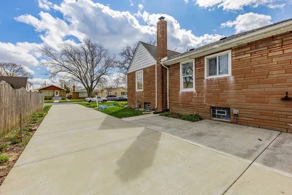 $220,000 | 2648 West 123rd Street, Blue Island, IL 60406