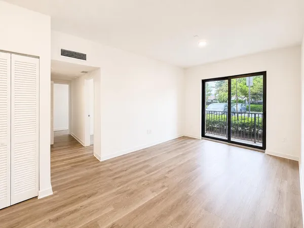 $2,200 | 4270 Lakewood Road, Unit 207, Lake Worth Beach, FL 33461