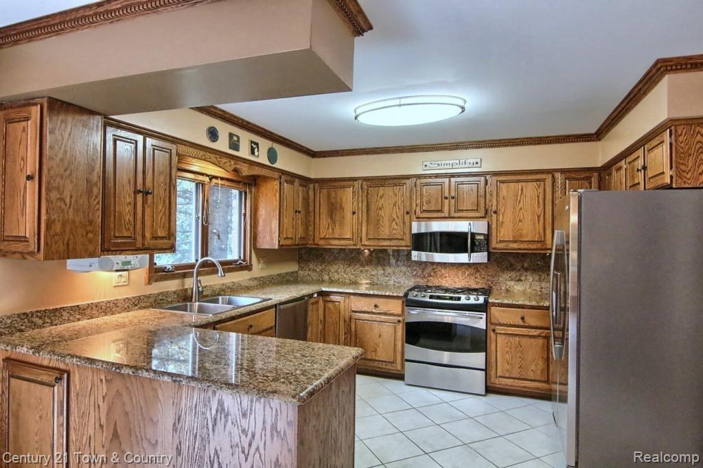 3112 Baypoint Drive Rochester, MI 48309 - Photo 8 of 33 Kitchen_2nd_View.jpg