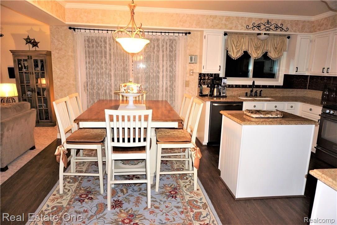 3271 Edmunton Drive Rochester, MI 48306 - Photo 13 of 37 DSC07223.JPG