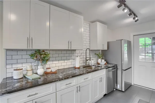 $267,000 | 5216 Verona Road, Verona, PA 15147