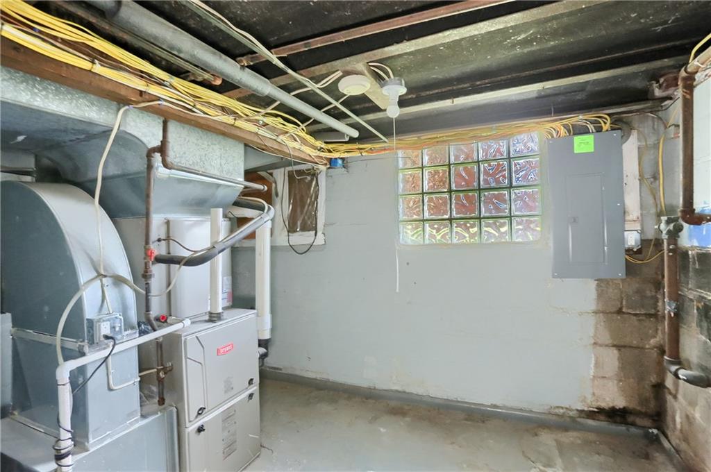 5216 Verona Road Verona, PA 15147 - Photo 27 of 42 a utility room with dryer and washer