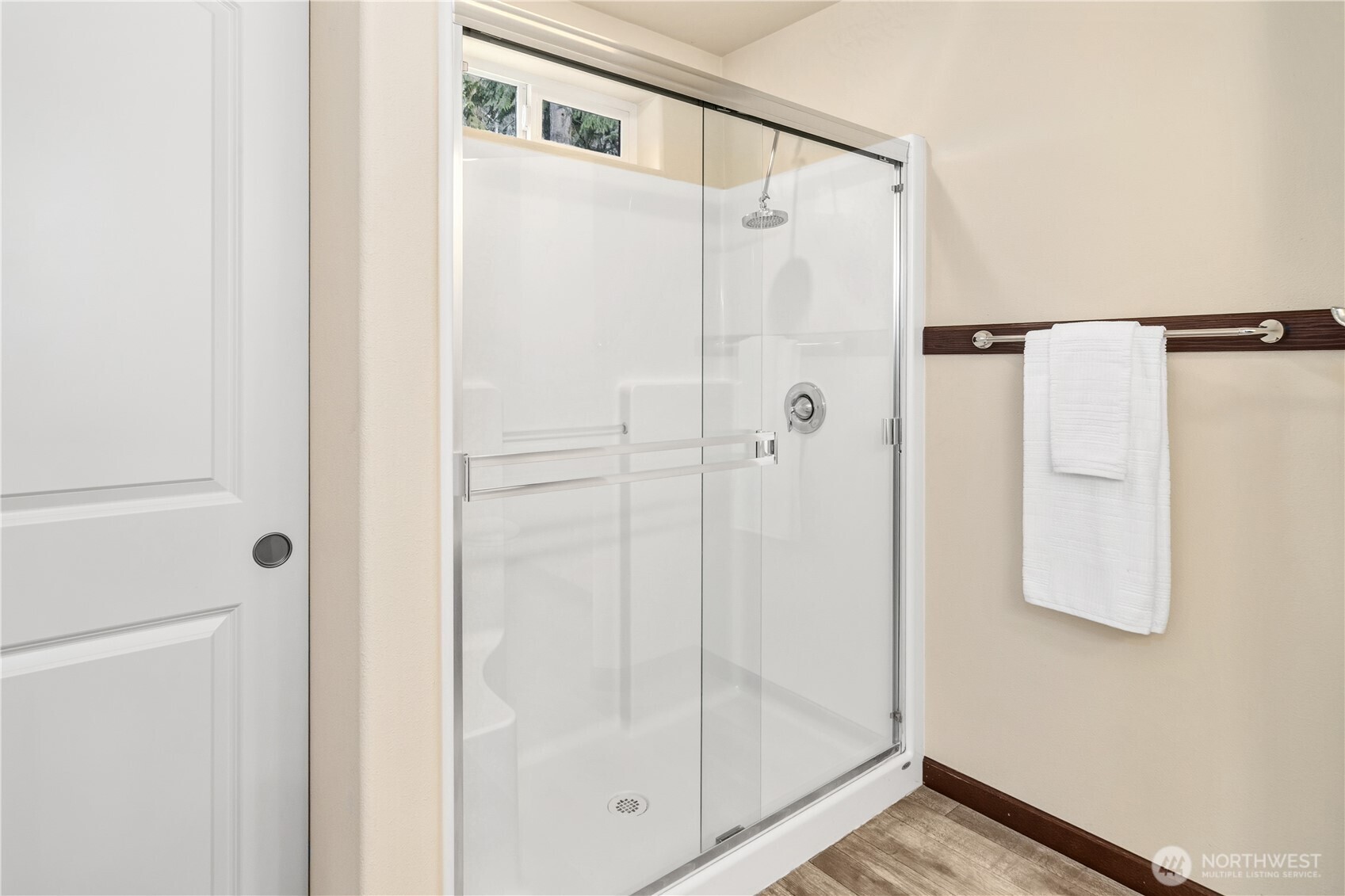 1914 South Discovery Road Port Townsend, WA 98368 - Photo 18 of 39 a bathroom with a shower