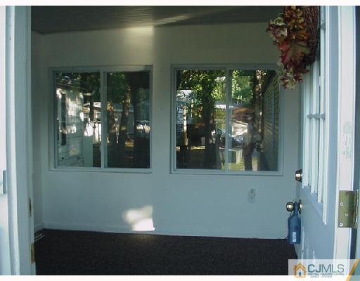 16 Steinbeck Road North Brunswick, NJ 08902 - Photo 5 of 6 Gallery Image 5