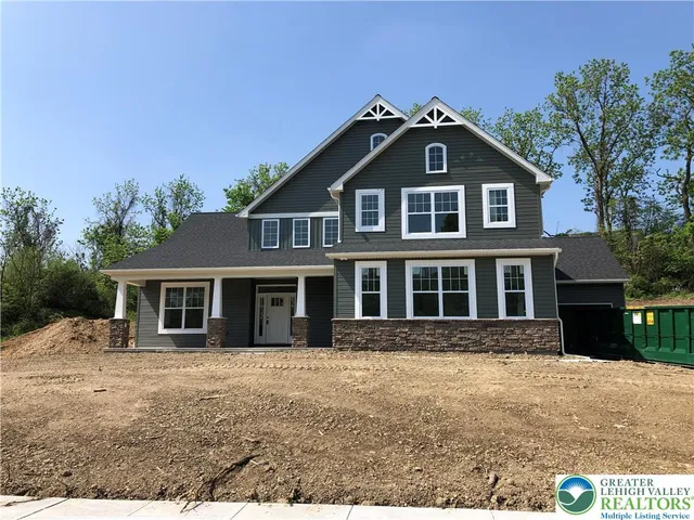 $889,900 | 9002 Yorkshire Circle, Fogelsville, PA 18051