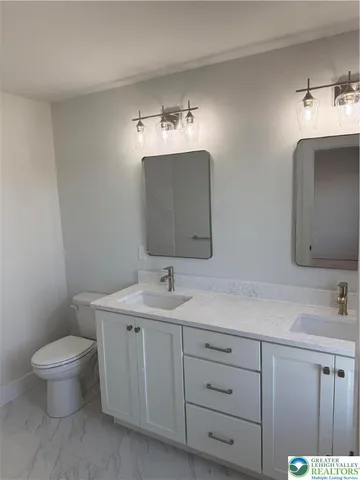 $889,900 | 9002 Yorkshire Circle, Fogelsville, PA 18051