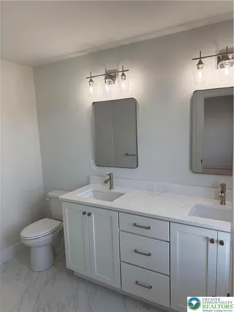 $889,900 | 9002 Yorkshire Circle, Fogelsville, PA 18051