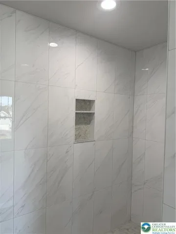 $889,900 | 9002 Yorkshire Circle, Fogelsville, PA 18051