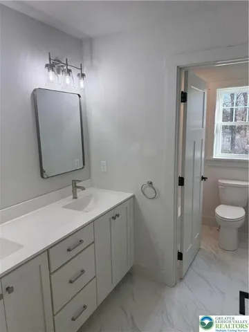 $889,900 | 9002 Yorkshire Circle, Fogelsville, PA 18051