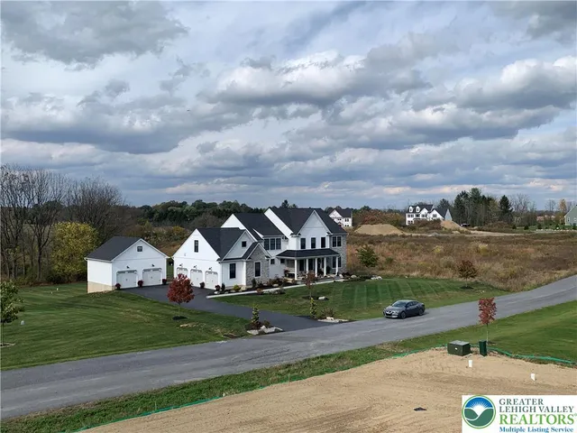 $889,900 | 9002 Yorkshire Circle, Fogelsville, PA 18051