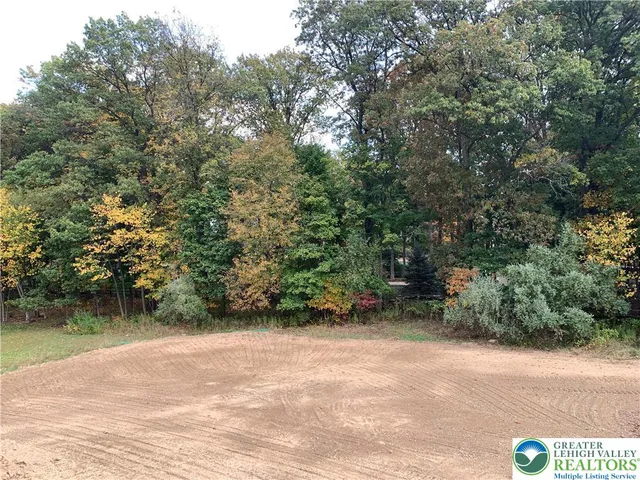 $889,900 | 9002 Yorkshire Circle, Fogelsville, PA 18051