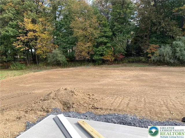 $889,900 | 9002 Yorkshire Circle, Fogelsville, PA 18051