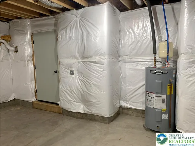 $889,900 | 9002 Yorkshire Circle, Fogelsville, PA 18051