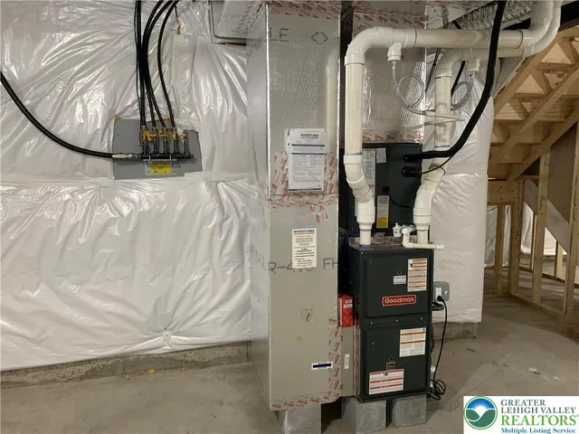 $889,900 | 9002 Yorkshire Circle, Fogelsville, PA 18051