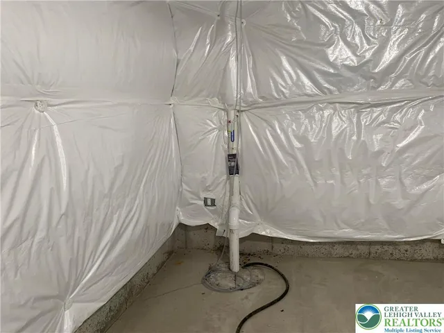 $889,900 | 9002 Yorkshire Circle, Fogelsville, PA 18051