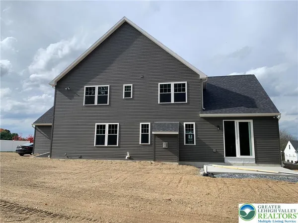 $889,900 | 9002 Yorkshire Circle, Fogelsville, PA 18051