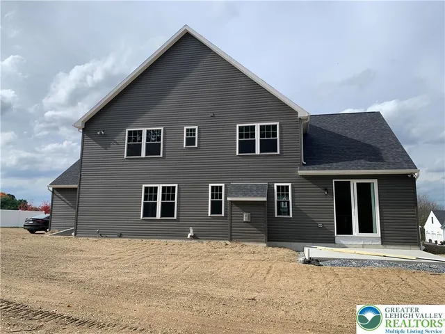 $889,900 | 9002 Yorkshire Circle, Fogelsville, PA 18051