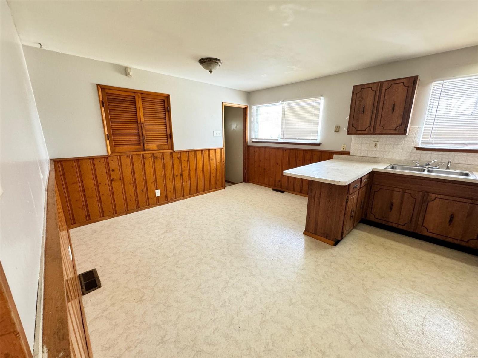 1755 Hudson Road St. Louis, MO 63136 - Photo 3 of 10