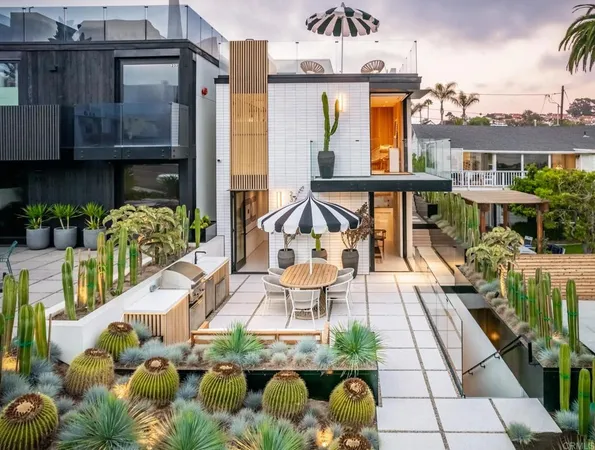 $8,800,000 | 239 4th Street, Encinitas, CA 92024