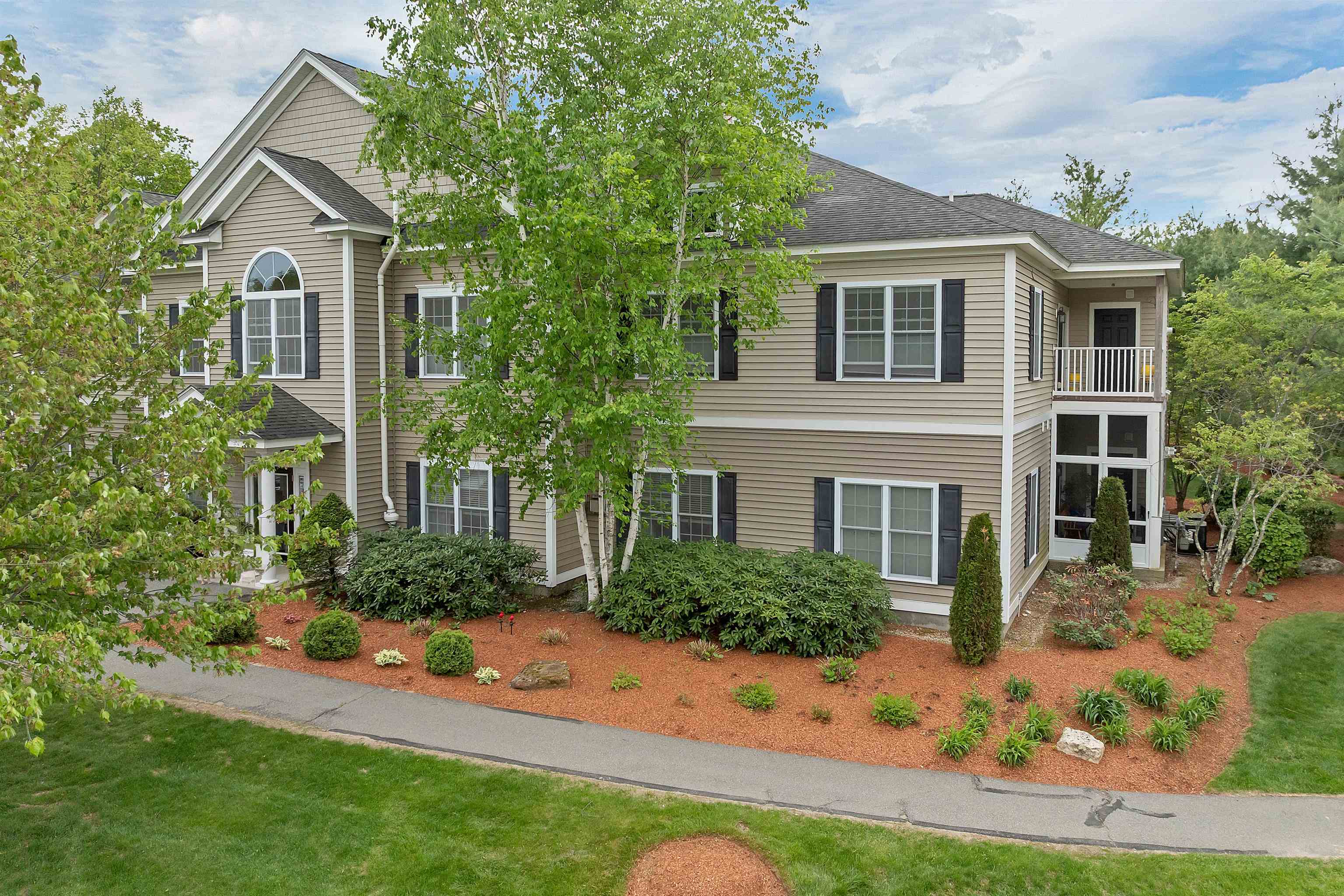 17 Roundabout Way, Unit 5 Manchester, NH 03102 - Photo 3 of 57