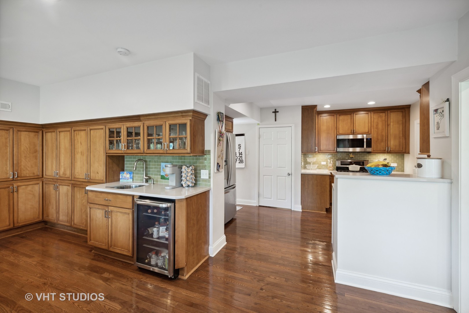 526 Uvedale Road Riverside, IL 60546 - Photo 13 of 34 a kitchen with stainless steel appliances granite countertop a stove and a refrigerator