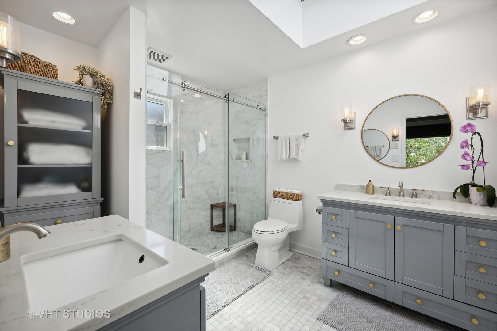 526 Uvedale Road Riverside, IL 60546 - Photo 19 of 34 a bathroom with a sink a toilet and a large mirror