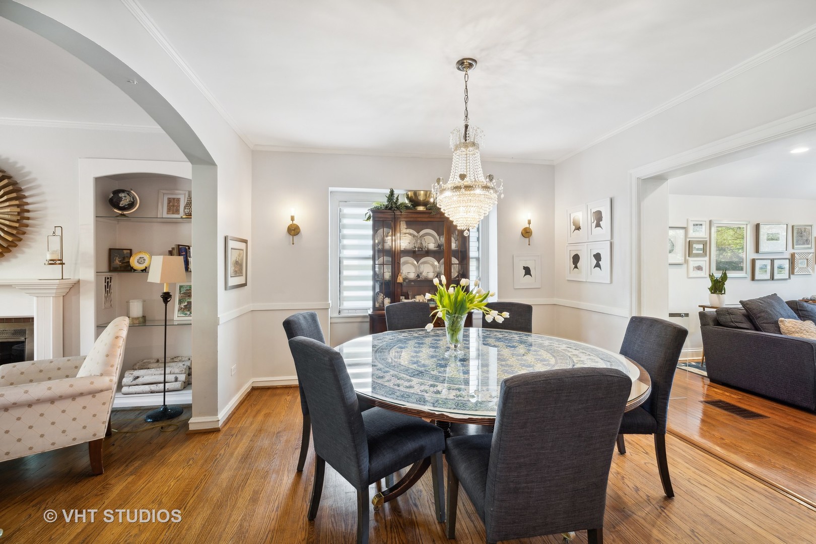 526 Uvedale Road Riverside, IL 60546 - Photo 7 of 34 a view of a dining room with furniture