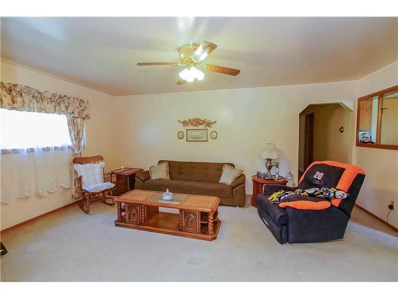 2219 Morgantown Road Uniontown, PA 15401 - Photo 3 of 12 Living Room.