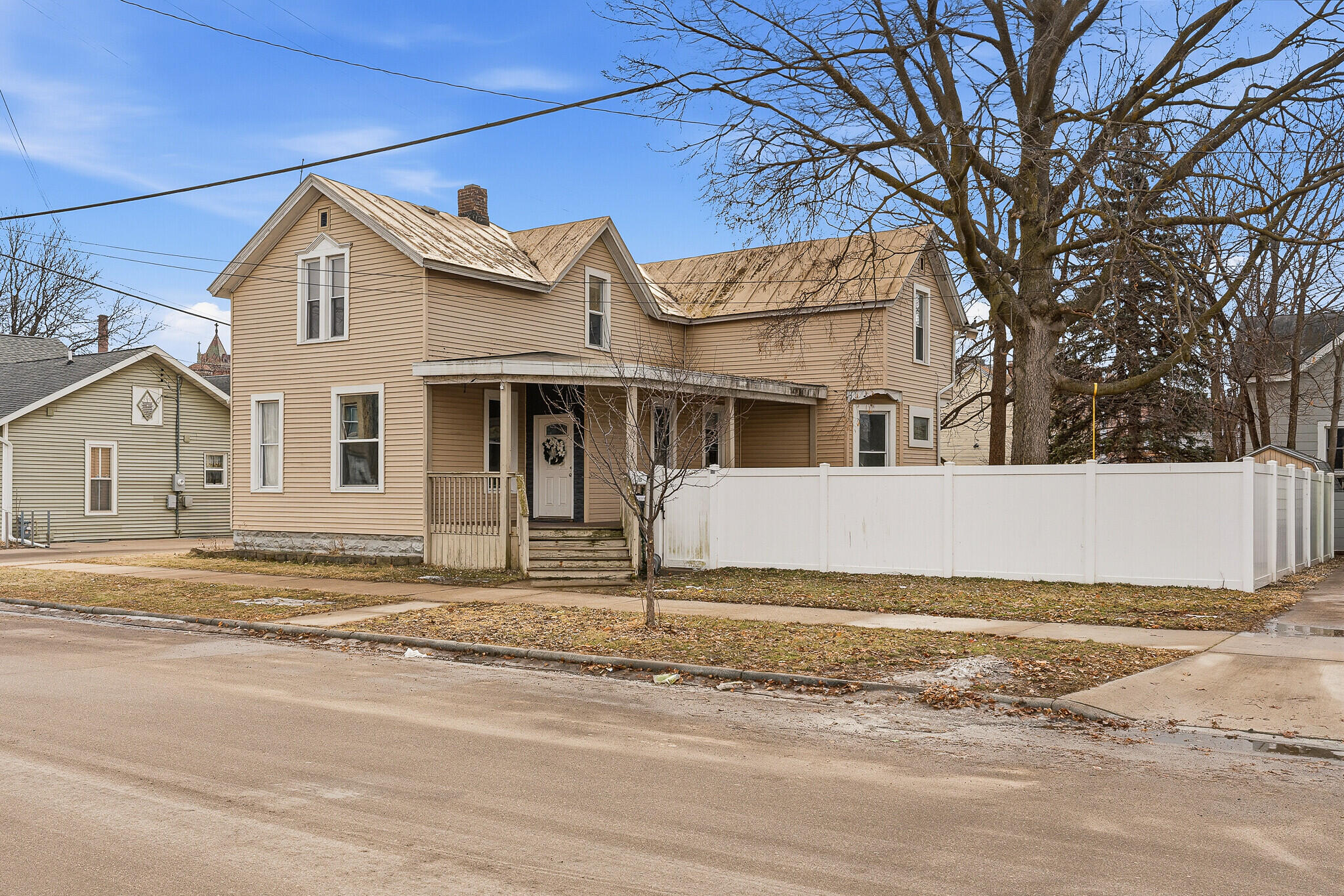 708 Ferry Street, Unit 710 La Crosse, WI 54601 - Photo 1 of 1 708/710 Ferry St