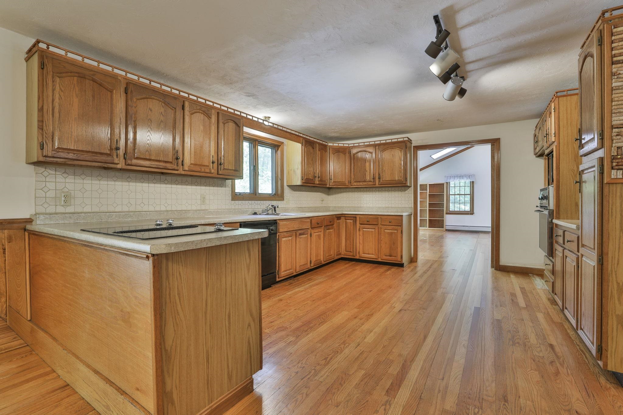 69 Stowell Road Bedford, NH 03110 - Photo 13 of 46
