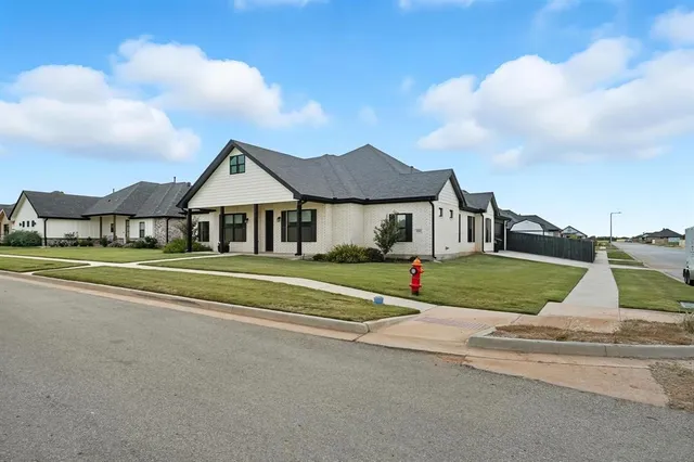 a view of a house with a backyard