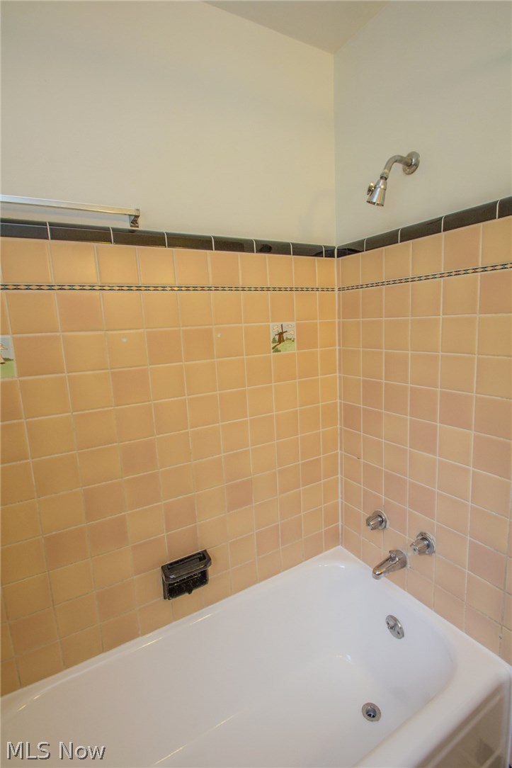 2384 Ashurst Road University Heights, OH 44118 - Photo 11 of 28 Down tub