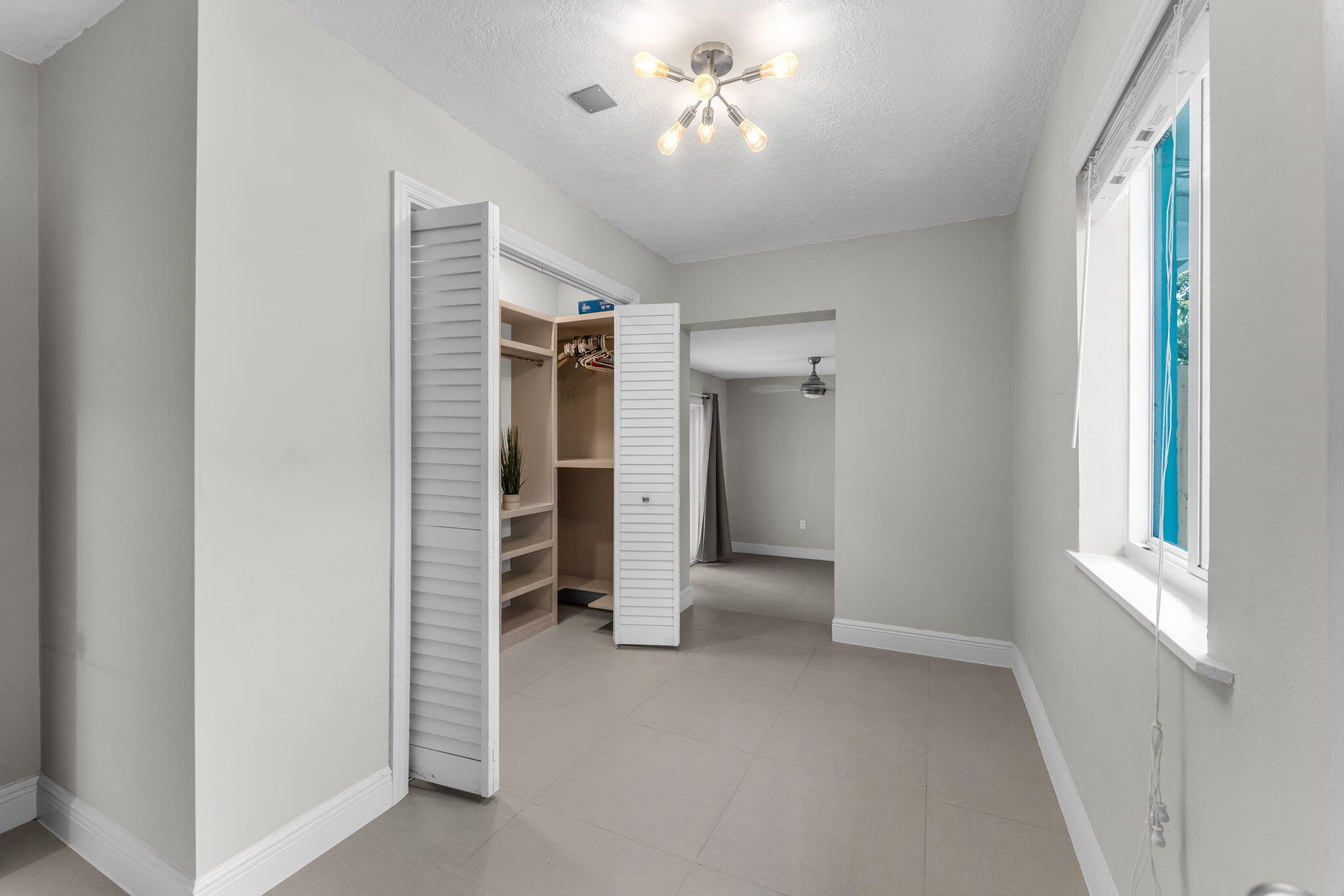 67 Jewfish Avenue Key Largo, FL 33037 - Photo 17 of 43 a view of empty room with a fireplace and fan