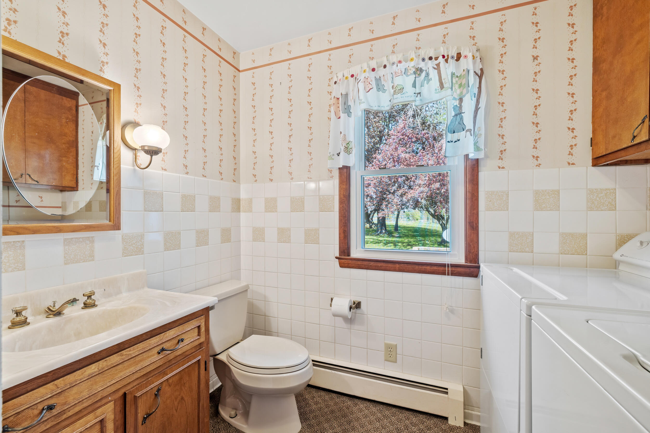 W1586 County Rd H New Holstein, WI 53061 - Photo 16 of 41 Laundry in 3/4 Baht