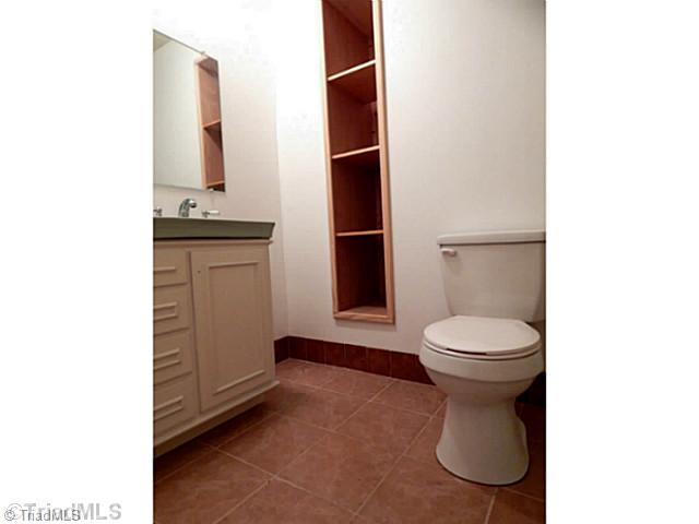 6930 Maynard Road Summerfield, NC 27358 - Photo 10 of 15 Bath.