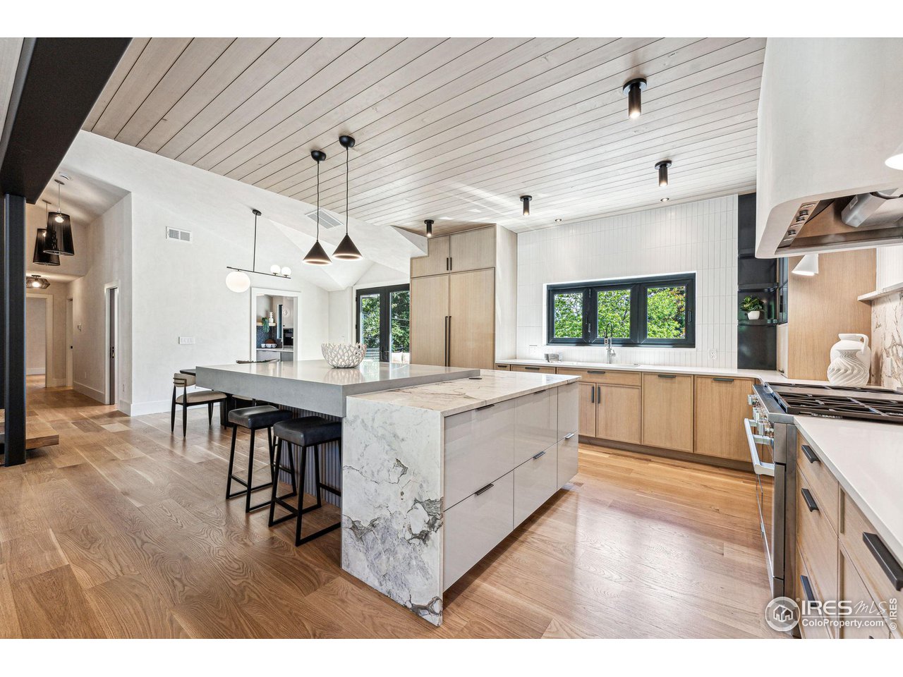 814 7th Street Boulder, CO 80302 - Photo 16 of 40 Huge quartzite island space