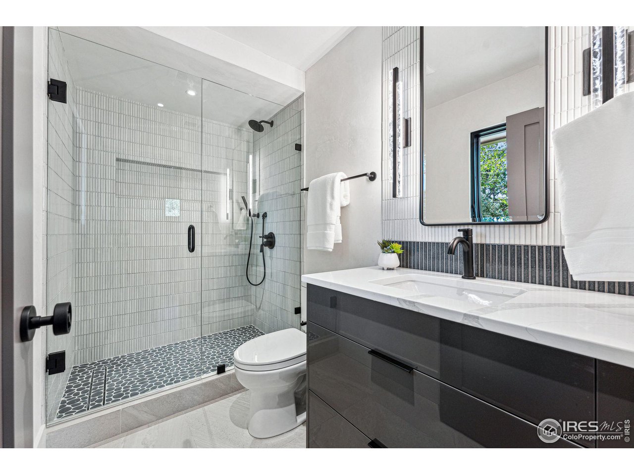 814 7th Street Boulder, CO 80302 - Photo 20 of 40 Main floor ensuite bath