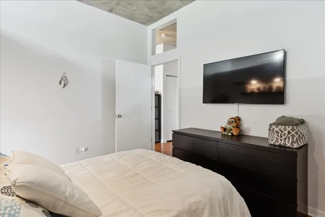 $245,000 | 1122 West Catalpa Avenue, Unit 502, Chicago, IL 60640