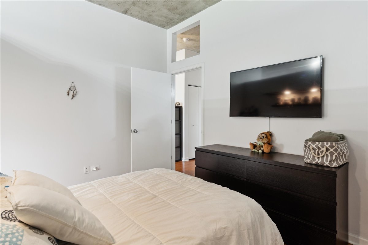 1122 West Catalpa Avenue, Unit 502 Chicago, IL 60640 - Photo 14 of 21