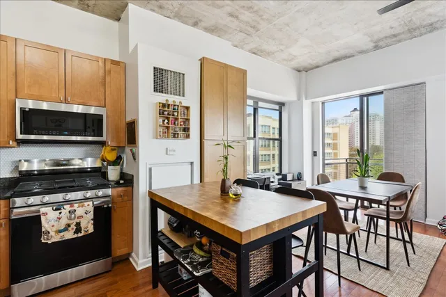 $245,000 | 1122 West Catalpa Avenue, Unit 502, Chicago, IL 60640