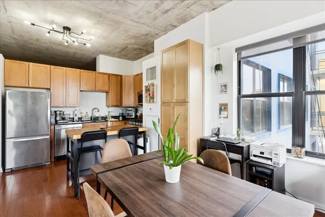 $245,000 | 1122 West Catalpa Avenue, Unit 502, Chicago, IL 60640
