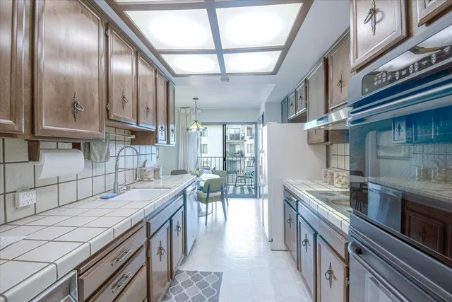 $990,000 | 555 Palm Avenue, Unit 207, Millbrae, CA 94030